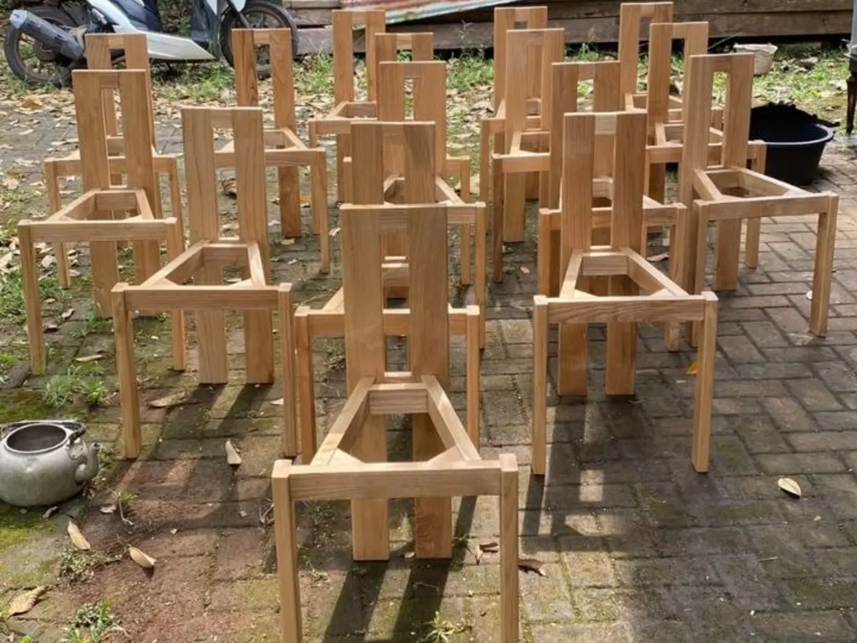 Rangka furniture dalam proses produksi